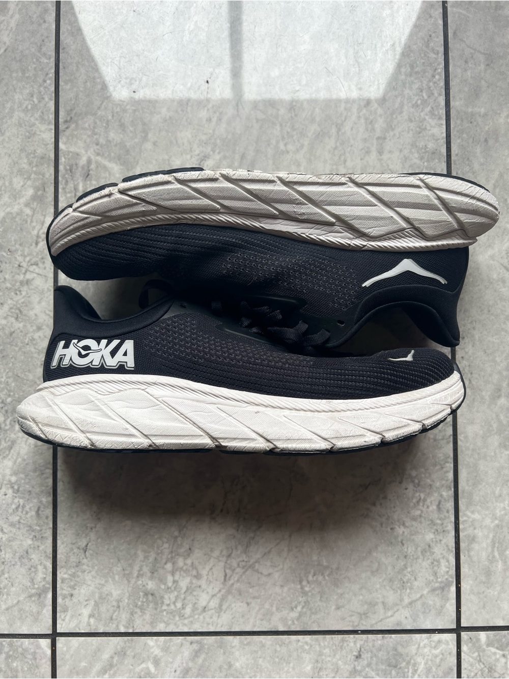 HOKA One One HOKA Arahi 7 Wide Black White Running Shoe 7.5 2E Men’s/Women’s 8.5
